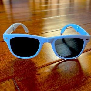 Faux white wayfarer foldables, classic sunglasses